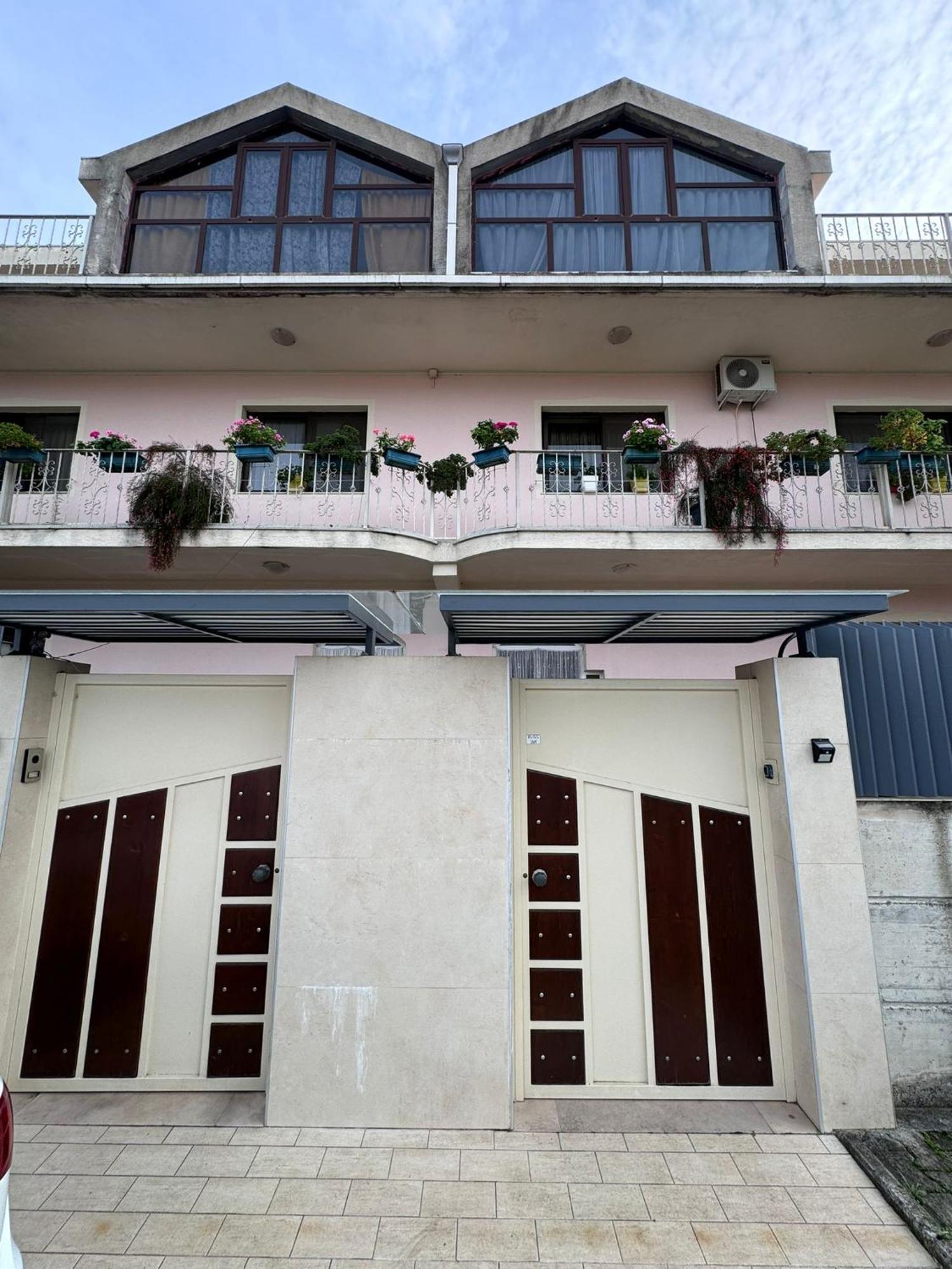 Blissful Hostel Shkoder Exterior photo